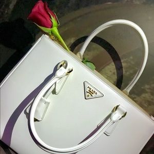 Meet your Posher, Yadi